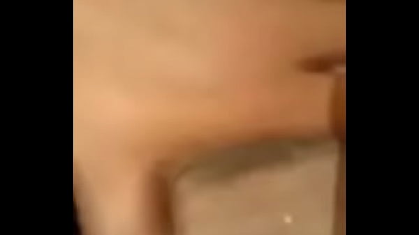 Morena gostosa se acabando na siririca 01 