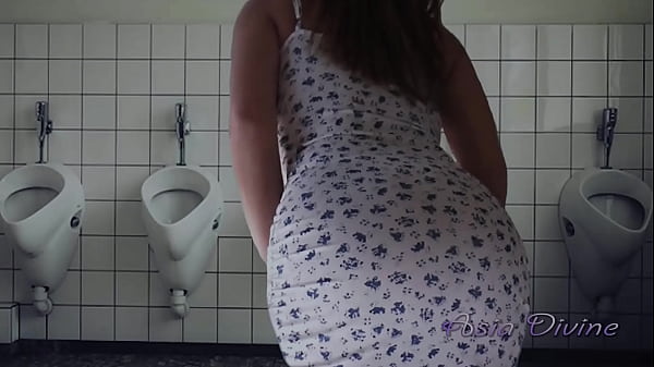 Inculata da uno sconosciuto nei bagni pubblici della metropolitana - Asia Divine 