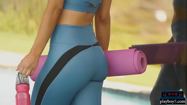 Squats and a striptease from this big_ass MILF blonde