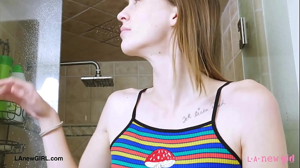 Gorgeous brunette model enjoys a sensual bath 