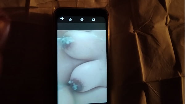 Play MP4 - Leche en tetas