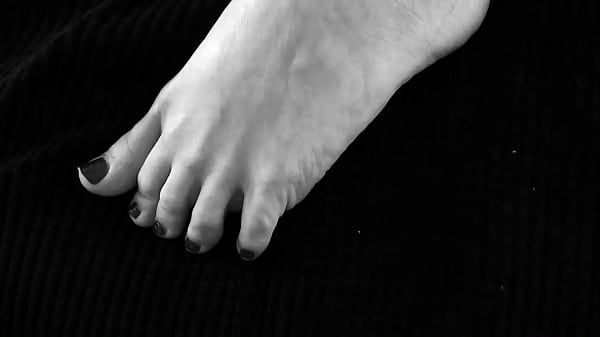 Nonton Kiki's Dare - Introduction thumbnail