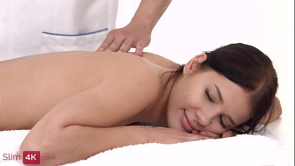 Play MP4 - Sofa Weber - Brunette teen gets creampie after massage