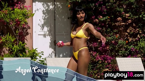 Nonton Skinny All Natural Asian Hottie Posing Nude At Her Garden thumbnail