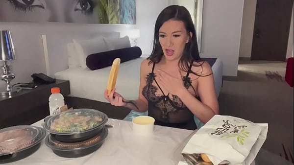 Play MP4 - Mukbang before puking