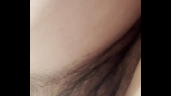 Play MP4 - Me masturbo en un ba&ntilde;o publico mientras no hay nadie