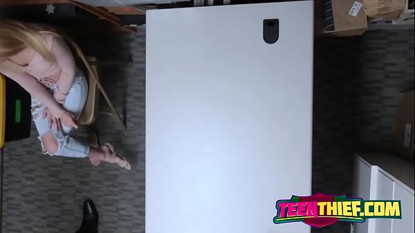 Petite blonde beauty got her_hot wet pussy stretched