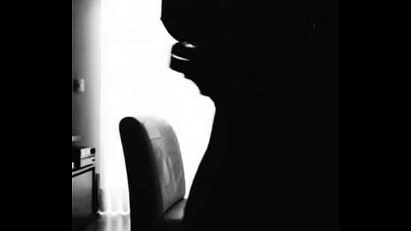 Play MP4 - Namorada gulosa dan&ccedil;ando e mostrando o corpo&period; Confesso que sempre quando dan&ccedil;o fico MOLHADA e com a BUCETINHA PISCANDO de tes&atilde;o