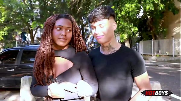 Chamei minha amiga pra dar pro pirocudo!