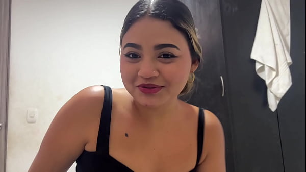 Hermanastra quiere que le dé clases de_cómo chupar polla