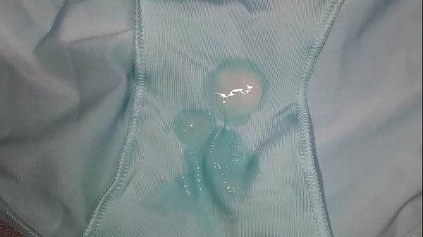 Le ech&eacute; toda la leche a los calzones celestes de mi compa&ntilde;era 