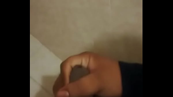 Chorros de leche en honor a la putita de mi cu&ntilde;ada cumshot i thing in mi sister law