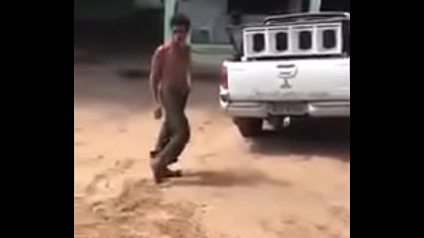 HOMEM ENGRAÇADODANÇANDO FORRÓ SOZINHO