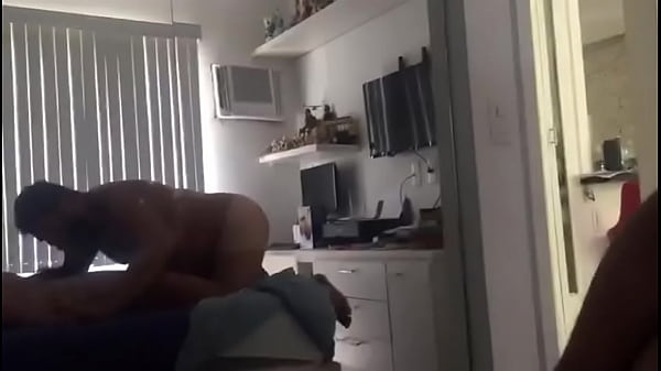 Chic&atilde;o da FestaDoApe chupa a pica do pentelhudo com gosto 