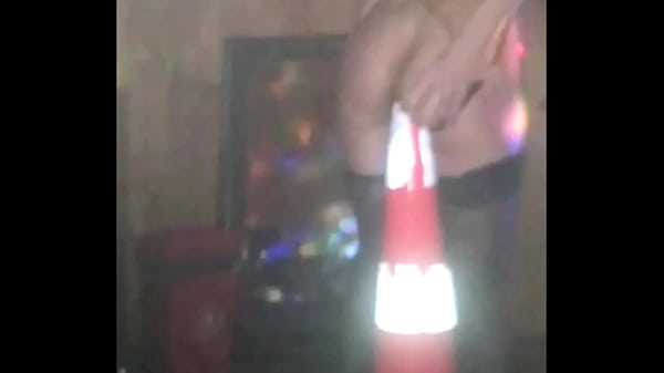 abriendo el co&ntilde;o con dildo grande .. .. 