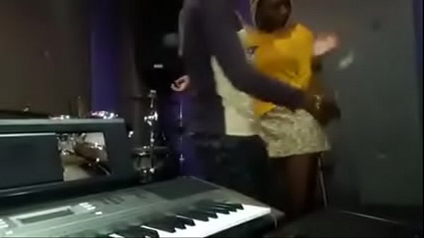 Play MP4 - SIZE YANGU&period;MKV