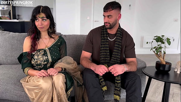 Play MP4 - Aaliyah Yasin sucks her step-bros cock during Eid