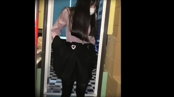 Play MP4 - カフェのバイトリーダーと浮&bigcirc;してる時に彼氏から電話きて、バイトリーダーに乳首舐められてしまい思わず喘ぎ声を出してしまって彼氏に浮&bigcirc;中だと勘付かれないように必死にごまかす21歳女子&bigcirc;生。