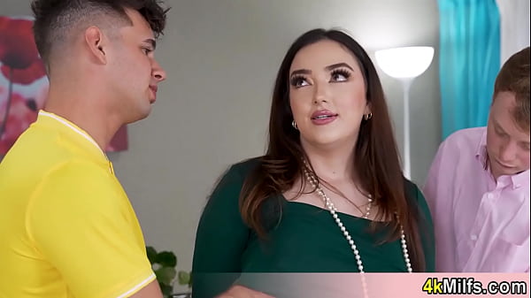 Play MP4 - Chubby housewife Cassie never had two cocks at the same time before But today her dream came true