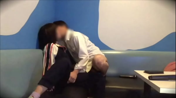 Play MP4 - 付き合あって３ヶ月目だしそろそろえっちする？とカラオケで野球部マネージャーに聞いたら「恥ずかしいけど良いよ&hellip;」って言われてカラオケの中でマネージャーのマンコにドクドク精子いれました。