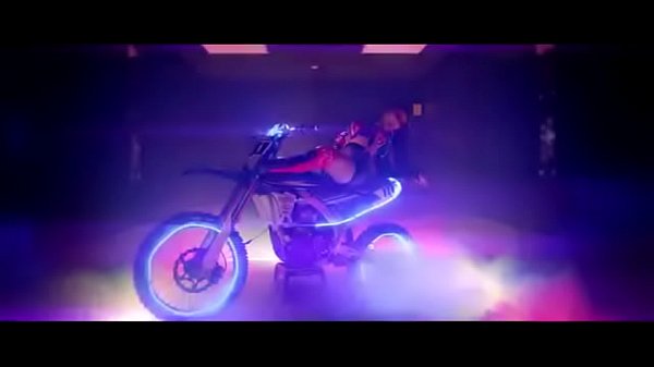 Bulgarian singertwerking on song video