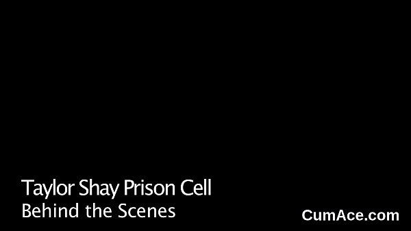 Slutty bombshell gets sperm load on her face_sucking all_the love juice