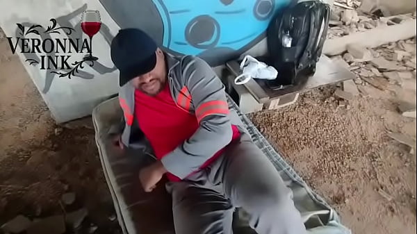 Play MP4 - Veronna vai na constru&ccedil;&atilde;o s&oacute; pra provocar The Black Hunter &lpar;1&rpar;