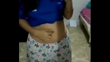 Se Masturba Mientras Se Toca El Ombligo
