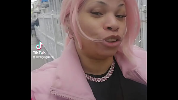 Play MP4 - Taking a walk B4 the show