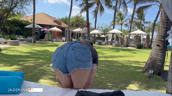 Play MP4 - Amateur Wife Cheating And Having Sex With Masseur After Massage