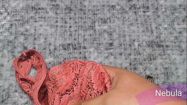 Play MP4 - Me corr&iacute; sobre el cachetero nuevo de encaje de mi mejor amiga&comma; los regres&eacute; a su caj&oacute;n de ropa con mi leche