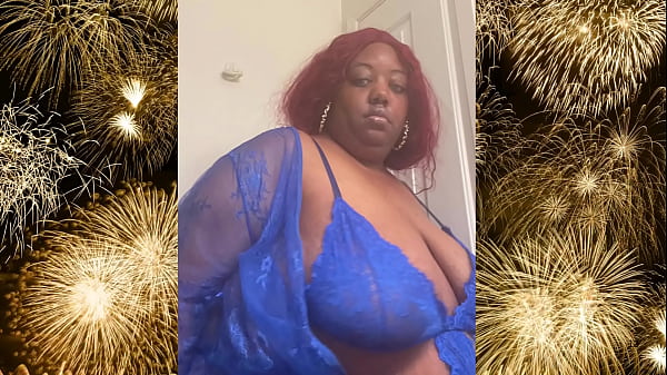 Holiday wishes to all you guys watch my ass clapping and big luscious ass bouncing for you daddy