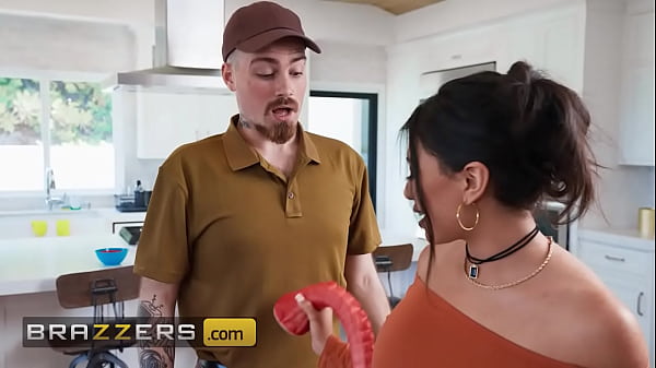 Play MP4 - Delivering The Good&comma; The Bad & The Ugly Reyna Belle &sol; Brazzers&sol; Enter XVPROMO on official site for discount