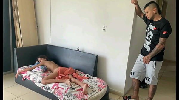 Play MP4 - Me encanta quedarme sola en casa con mi hermanastro HISTORIA COMPLETA