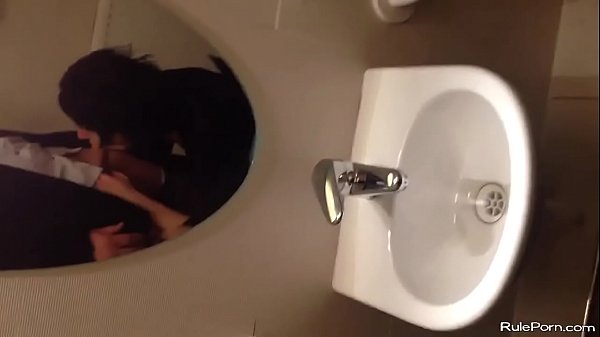 Nonton Short Haired Wife Sucks A Cock In The Bathroom thumbnail
