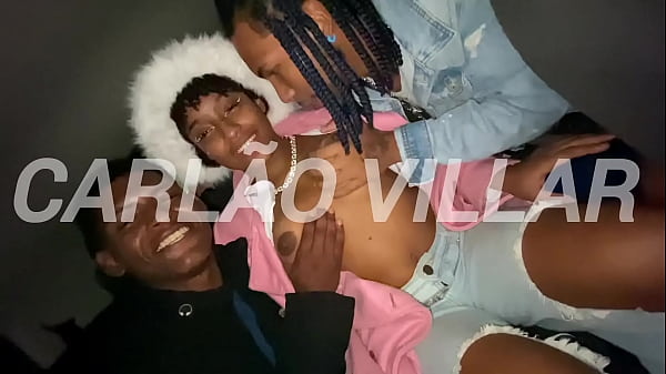 Dois Pretos E Uma Novinha No Carro thumbnail