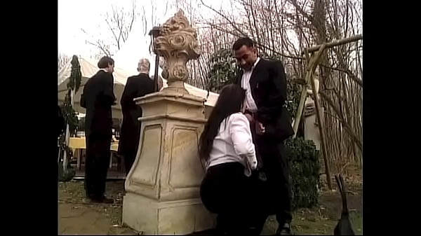 Play MP4 - A nice blowjob at the wedding among the guests