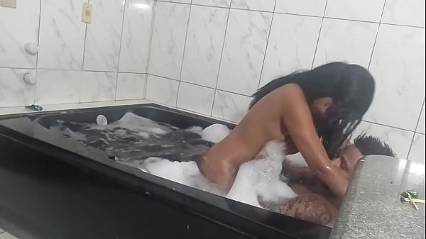 Na idromassagem sentei ate relaxa 