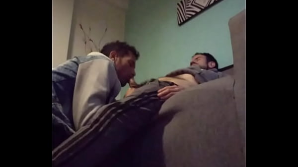 Play MP4 - Mamada y cogida en el sof&aacute;&period;