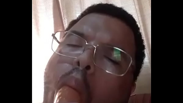 Tiozao querendo mamar