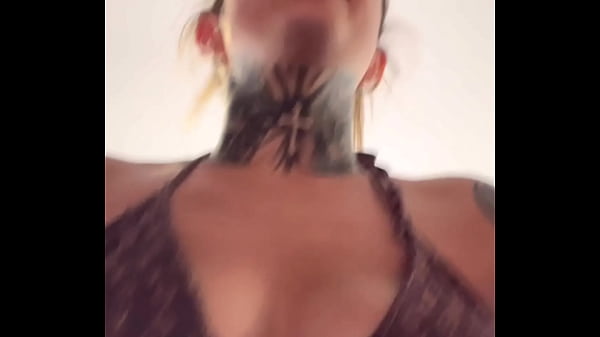 Academia treinando e toda molhadinha pelas pernas escorreu muito 