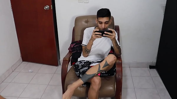 Play MP4 - MI HERMANASTRA ESTABA HACIEDNO ASEO AL CUARTO Y ME SEDUJO PARA FOLLARLA PORQUE ESTABA ESTRESA&comma; LE METI MI VERGA BIEN RICO