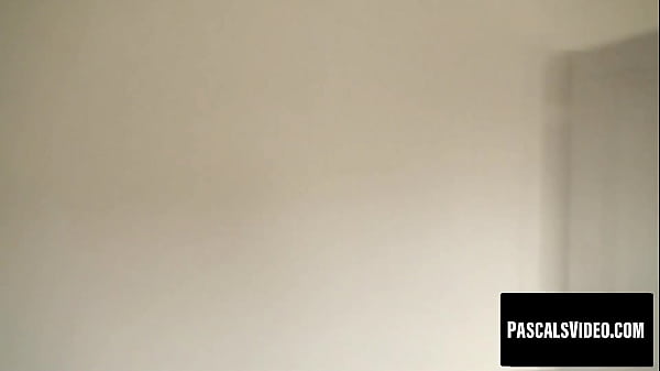 When thisblonde_gets told to do_something she does it without questioning authority whatever it_is