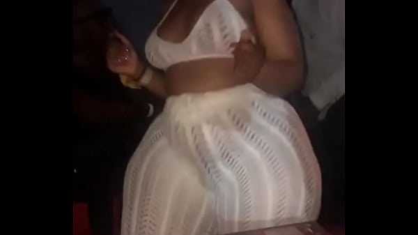 Play MP4 - Partying with a phat booty