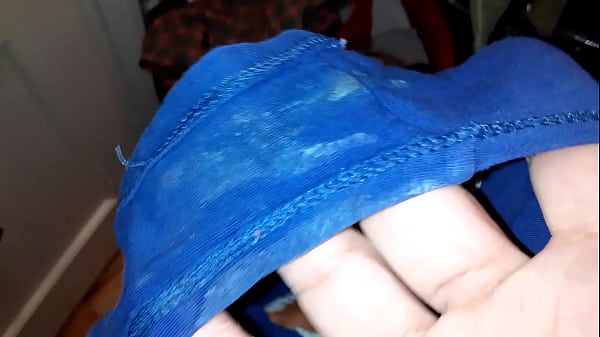 Play MP4 - Smelling Dirty panties