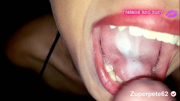 Play MP4 - Mi hermanastra susy me chupa la verga y me corro con mucho semen su boquita
