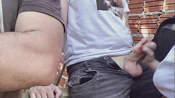 Chupei o nerdola da minha sala pra ele me ajudar na prova de matem&aacute;tica se n&atilde;o der certo vou ter que chupar meu professor tamb&eacute;m mas ele tem o pau min&uacute;sculo 