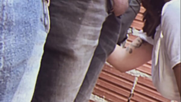 Chupei o nerdola da minha sala pra ele me ajudar na prova de matem&aacute;tica se n&atilde;o der certo vou ter que chupar meu professor tamb&eacute;m mas ele tem o pau min&uacute;sculo 