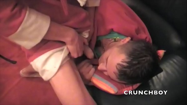 Il Baise Sno Pote Pour Noel D&eacute;guis&eacute; En Pere Noel thumbnail