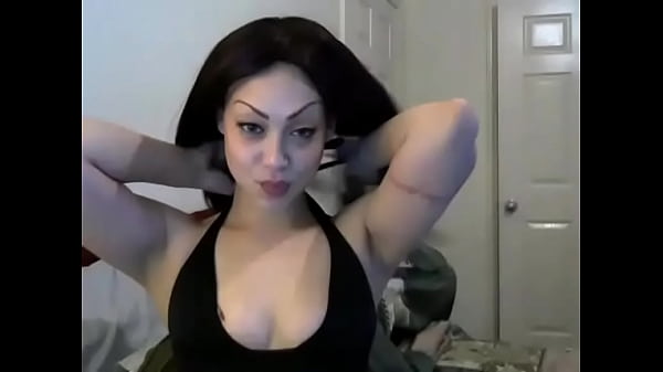 Ari fingers herpussy till she_cums